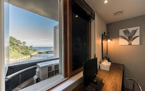 Terrace Room (BBQ available - Contact hotel for price information) | Sengetøy av topp kvalitet, individuelt innredet og skrivebord