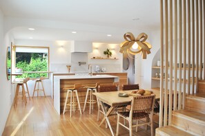 Dining - Ocean View, Perfect for Agate Hunting! Dog Friendly! Fireplace! (Florence)