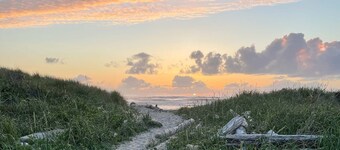 Ocean View Studio Apartment! Perfect for Agate Hunting! Dog Friendly!