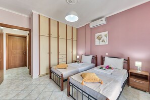 2 bedrooms, iron/ironing board, Internet