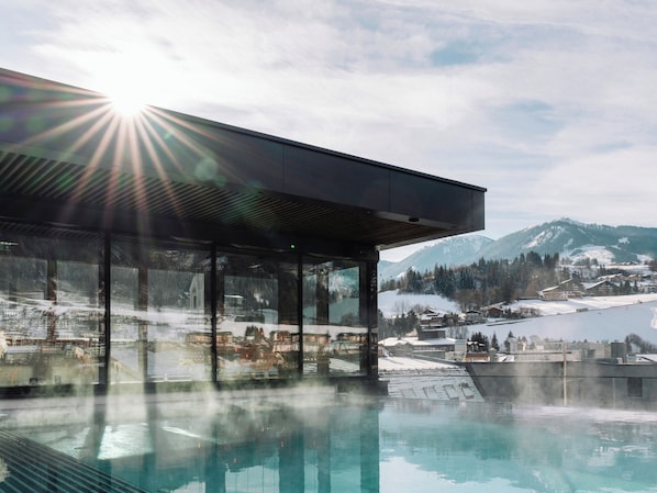 Sauna seca, sauna a vapor, massagens com pedras quentes