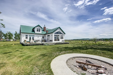 Exterior. Private Cottage