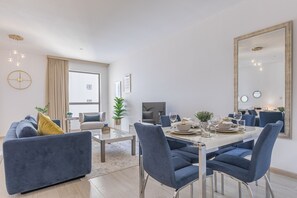 In-room dining - Maison Privee - Premium Studio Apt in the Heart of JBR Beach, Dubai (Dubai)