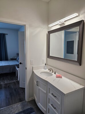Combined shower/tub, hair dryer, towels, soap - #201 New Cozy Monroe Condo near Evergreen State Fair! (Monroe)