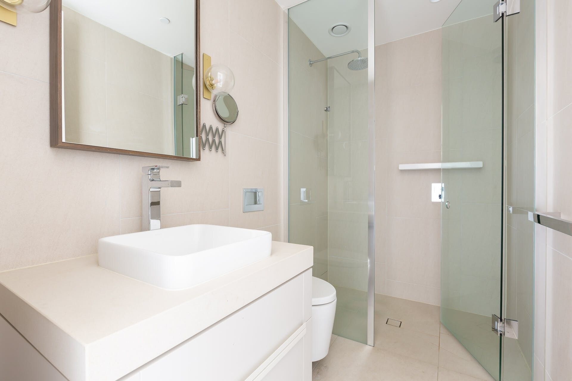 Luxury Villas Chapel View (With Car Parking) — image 8