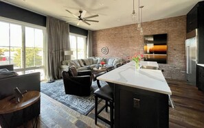 TV, offices - WeHo Escape w/ Downtown Views + Walkable Hotspots (Nashville)