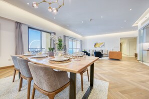 Repas dans la chambre