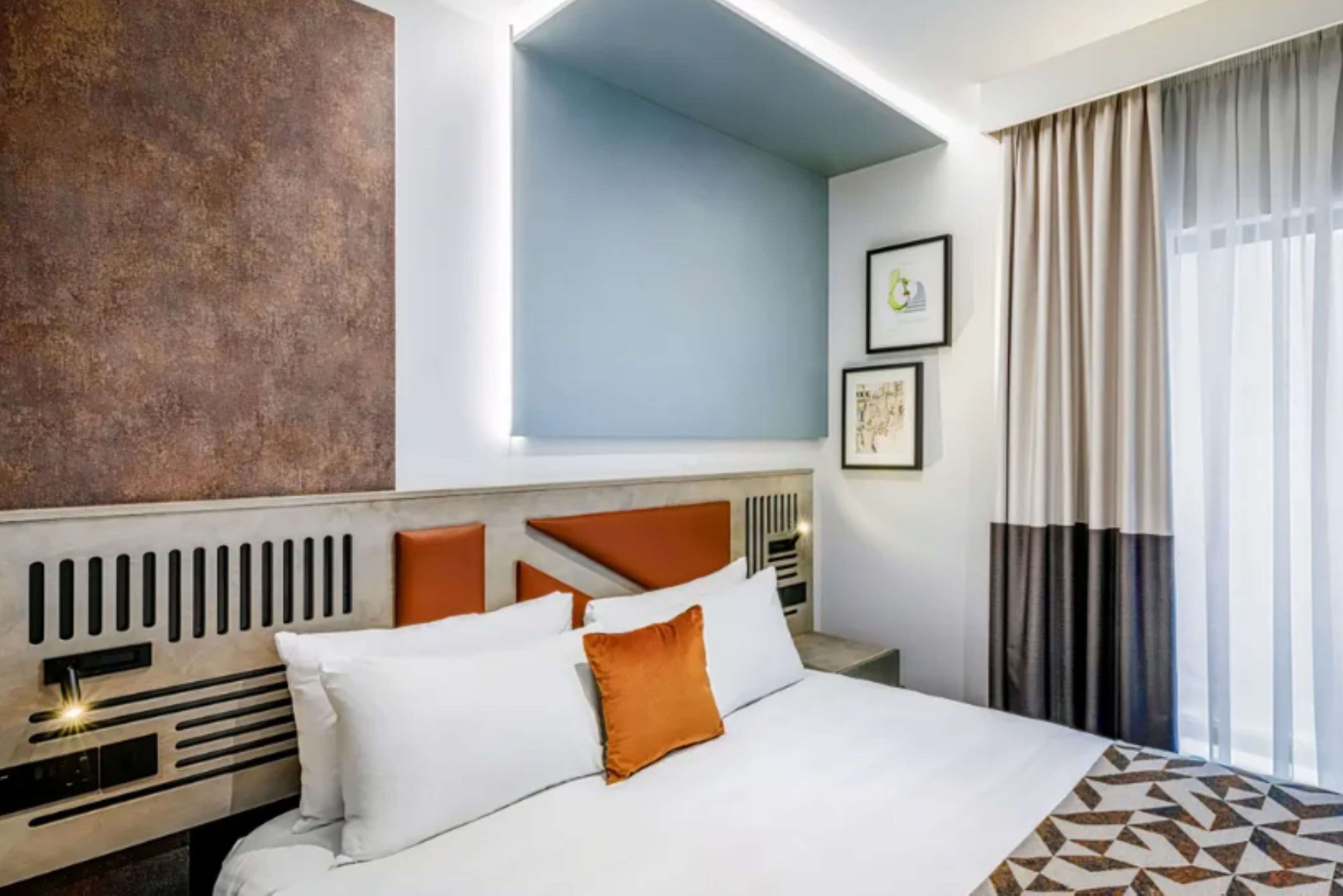 In-room safe, soundproofing, iron/ironing board, bed sheets