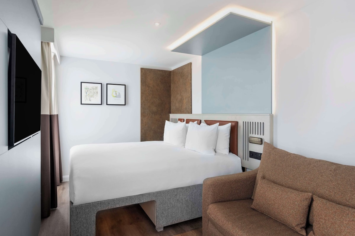 Habitación, 1 cama King size | Caja de seguridad en la habitación y insonorización