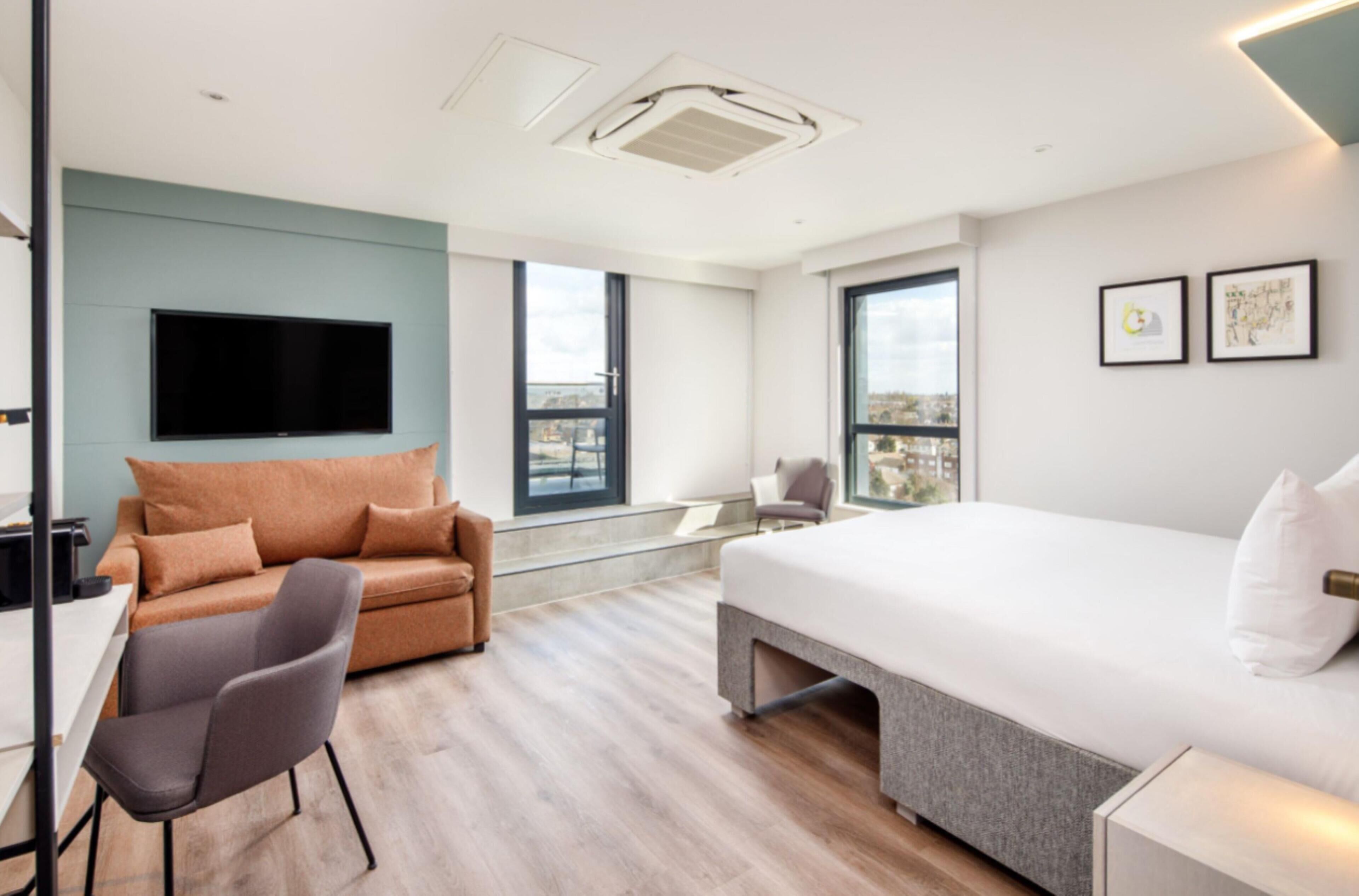 In-room safe, soundproofing, iron/ironing board, bed sheets