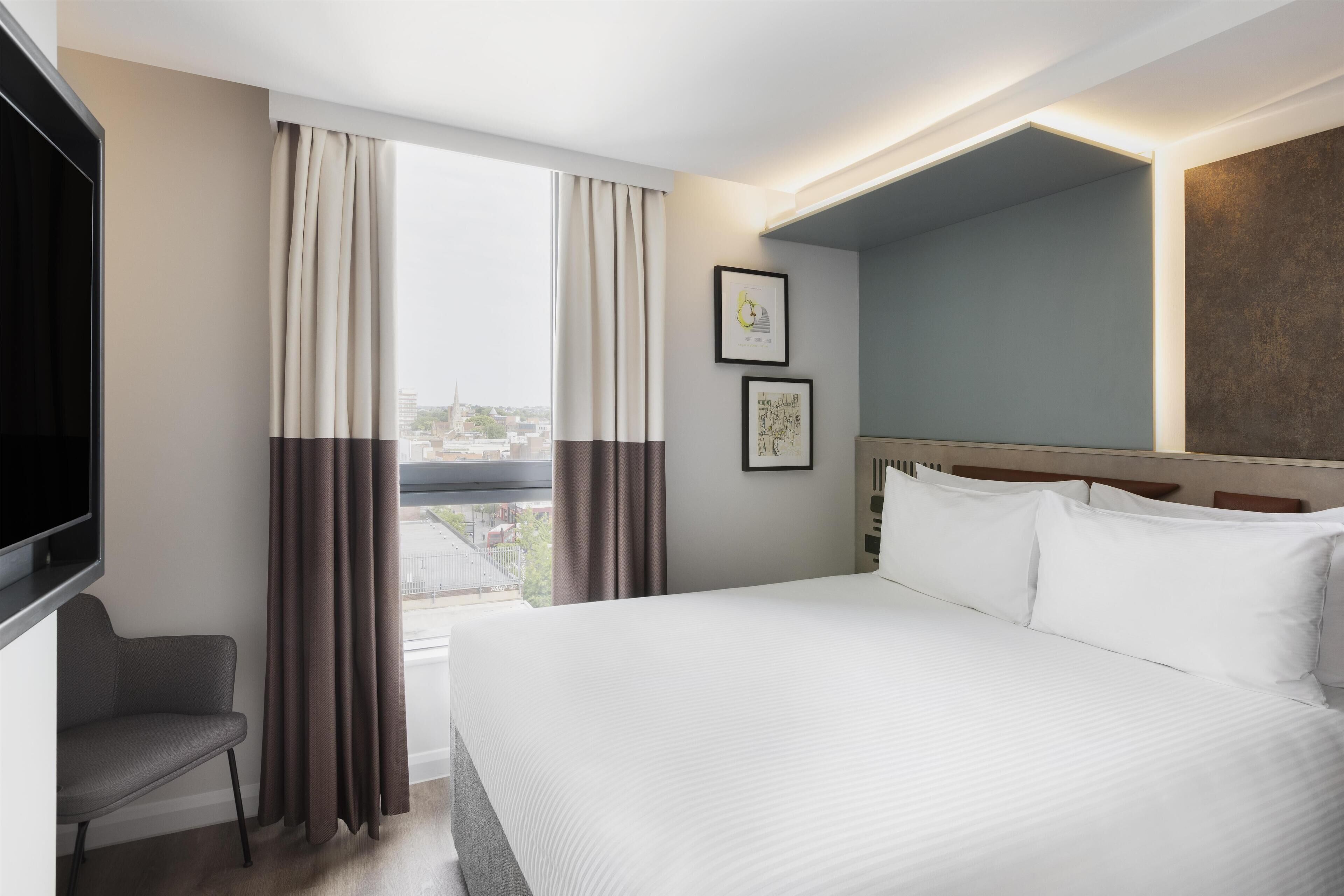 Room, 1 Katil Ratu (Queen) | Peti besi dalam bilik, kalis bunyi, seterika/papan seterika 