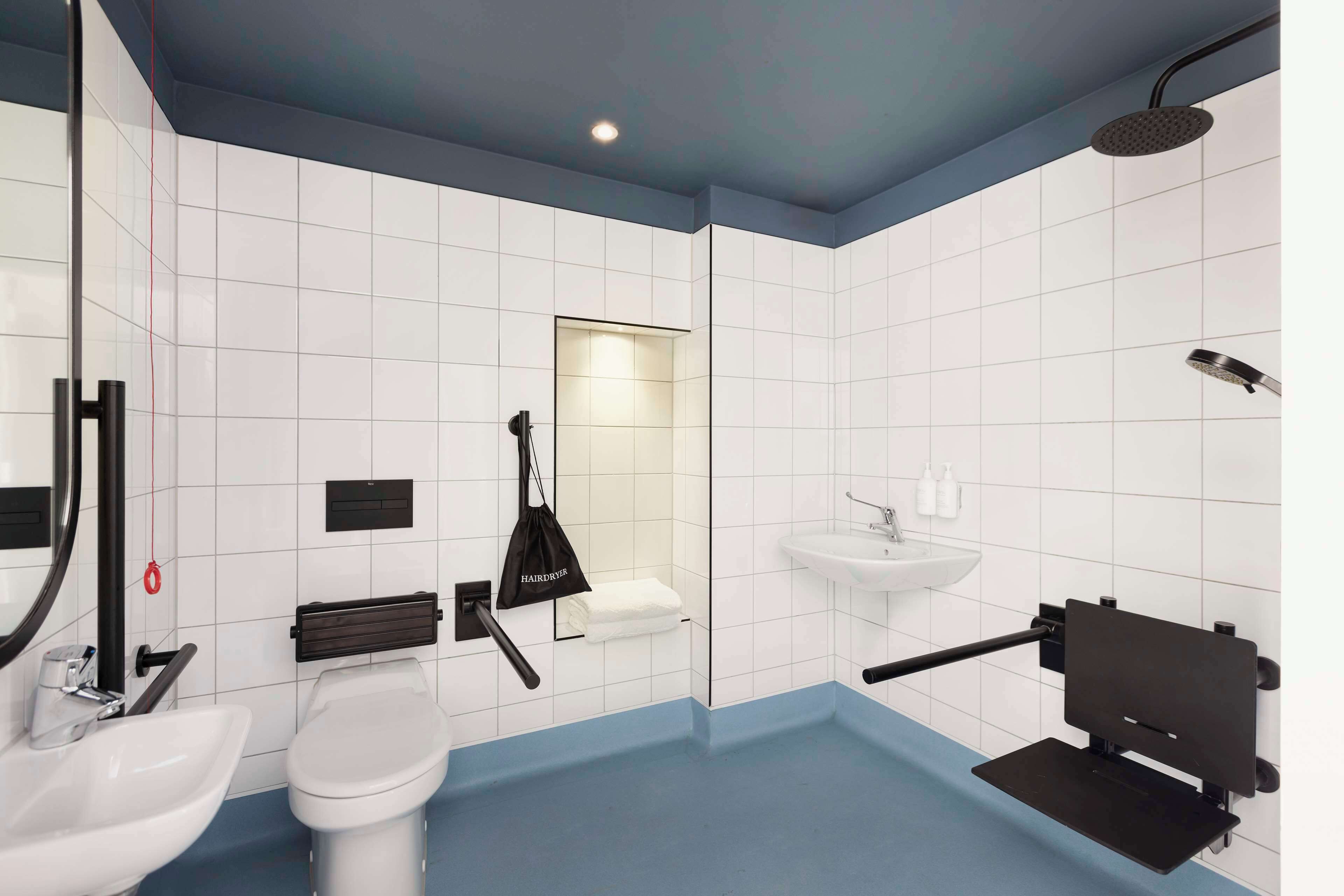 Kamar, 1 Tempat Tidur Queen, akses difabel | Shower kamar mandi