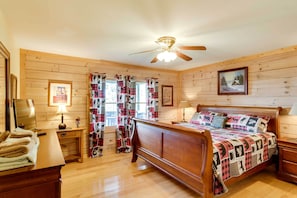 3 bedrooms, desk, iron/ironing board, internet