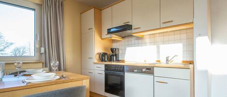 Kühlschrank, Mikrowelle, Ofen, Geschirrspüler