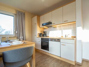 Kjøleskap, mikrobølgeovn, ovn og oppvaskmaskin