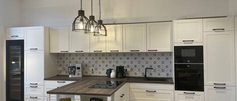 Geladeira, fogão, cooktop, lava-louças