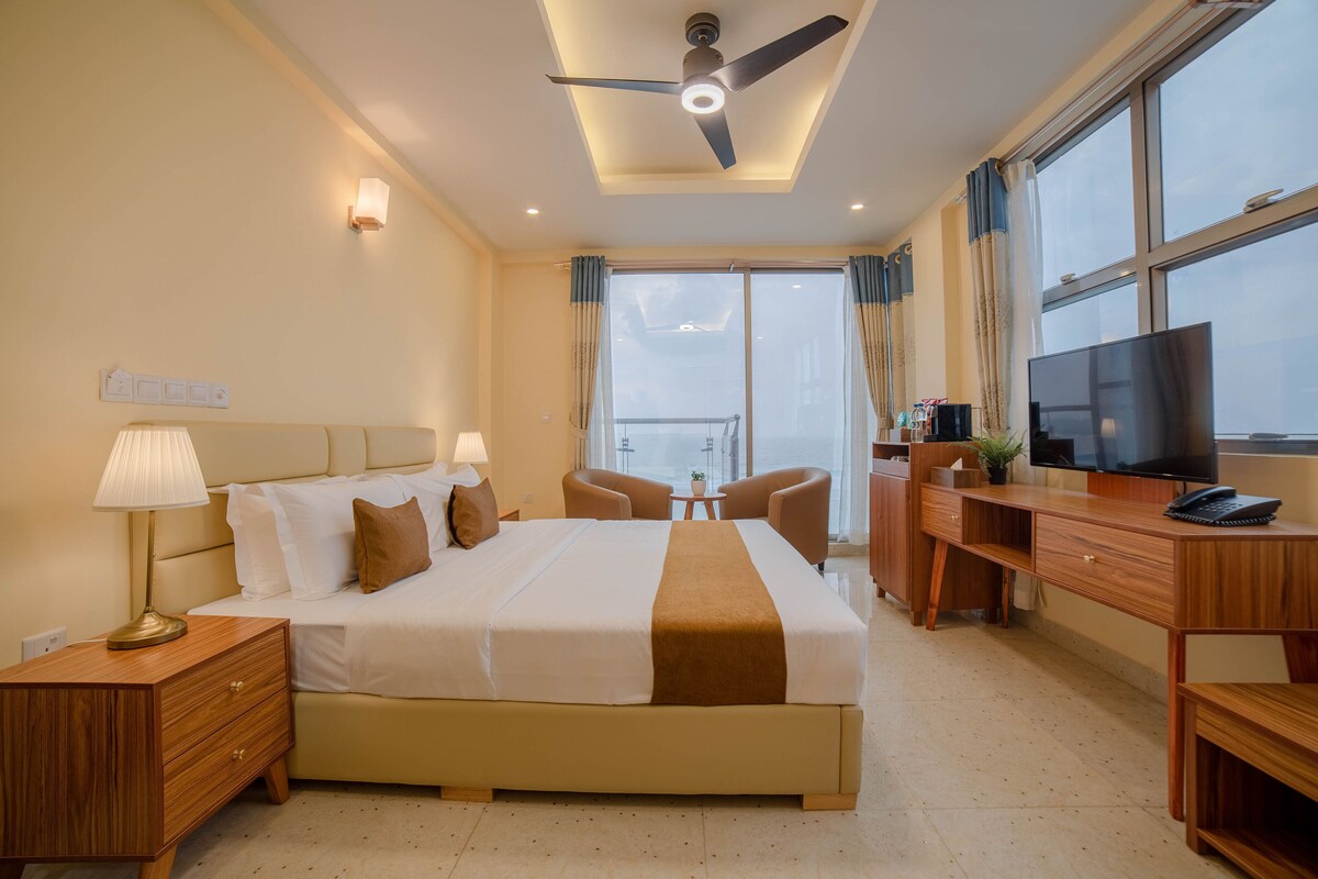 Minibar, desk, soundproofing, iron/ironing board
