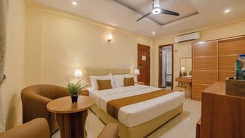 Deluxe Partial Seaview King/Twin with Balcony (Free Return Airport Transfer and Breakfast Included) | Minibar, desk, soundproofing, iron/ironing board