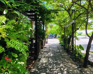 Outdoor dining - Amber Beach (Hulhumalé)