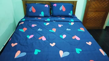 2 bedrooms, desk, iron/ironing board, free WiFi