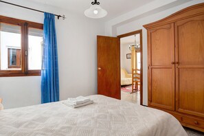 2 chambres, fer et planche à repasser, Wi-Fi gratuit, draps fournis