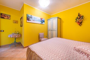 1 dormitori i roba de llit 