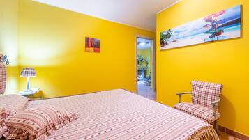 1 bedroom, bed sheets