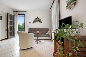 TV - Apartment "Stella del Garda 1" with Balcony & Wi-Fi (Tignale)