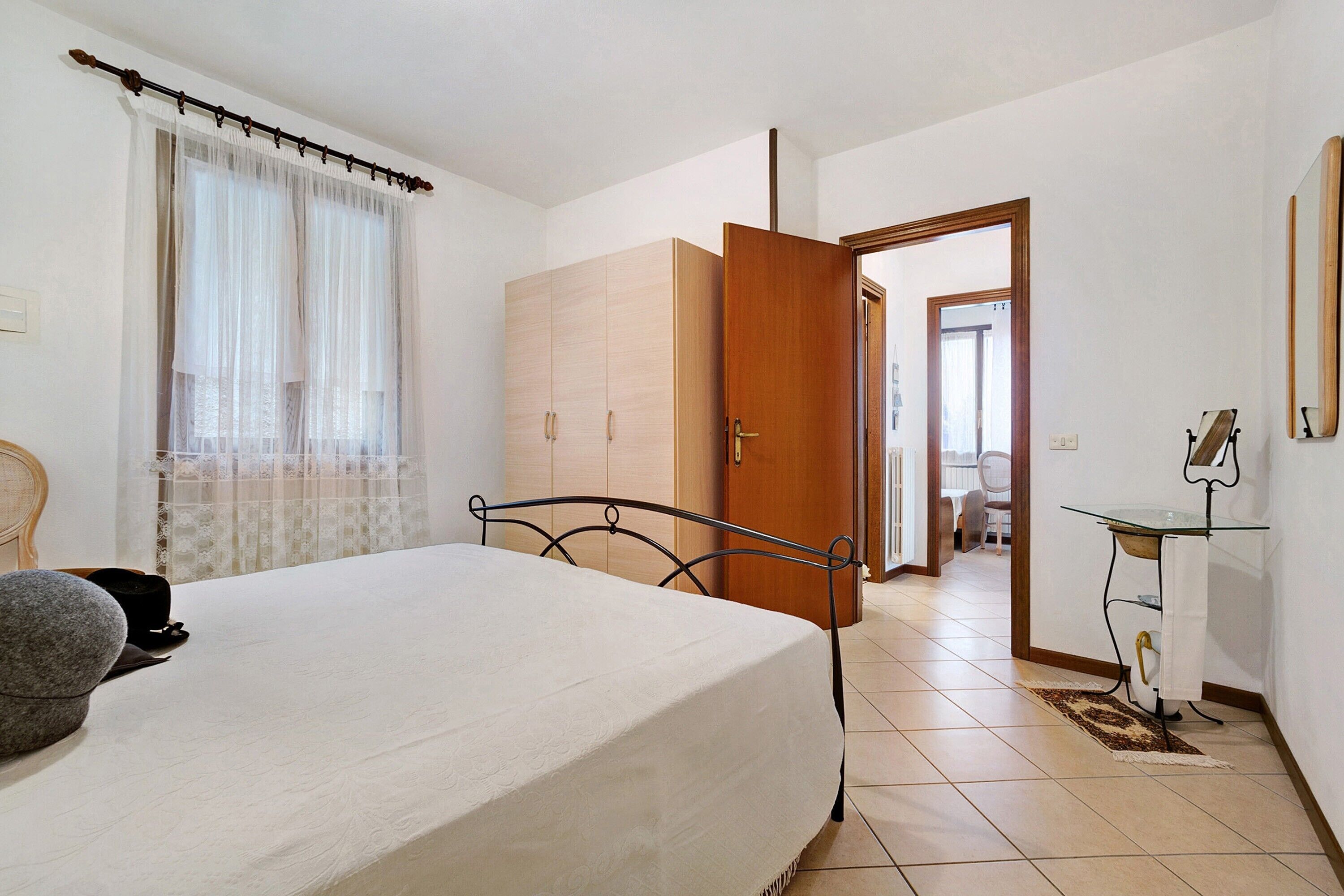 2 chambres, fer et planche à repasser, accès au Wi-Fi (inclus)