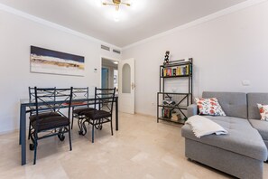TV, DVD player, stereo - Apartment "Pino Golf Garden" with Pool, Wi-Fi, Garden & Terrace (Elviria)