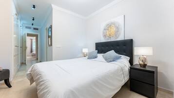 2 slaapkamers, een strijkplank/strijkijzer, gratis wifi, beddengoed