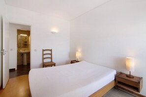 2 chambres, fer et planche à repasser, Wi-Fi gratuit, draps fournis