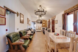 Dining - Pet-Friendly Vacation Home 'Miramar' with Garden, Private Pool, Terrace & Wi-Fi (Almogia)