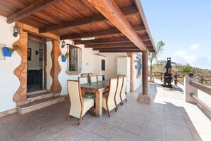 Outdoor dining - Pet-Friendly Vacation Home 'Miramar' with Garden, Private Pool, Terrace & Wi-Fi (Almogia)