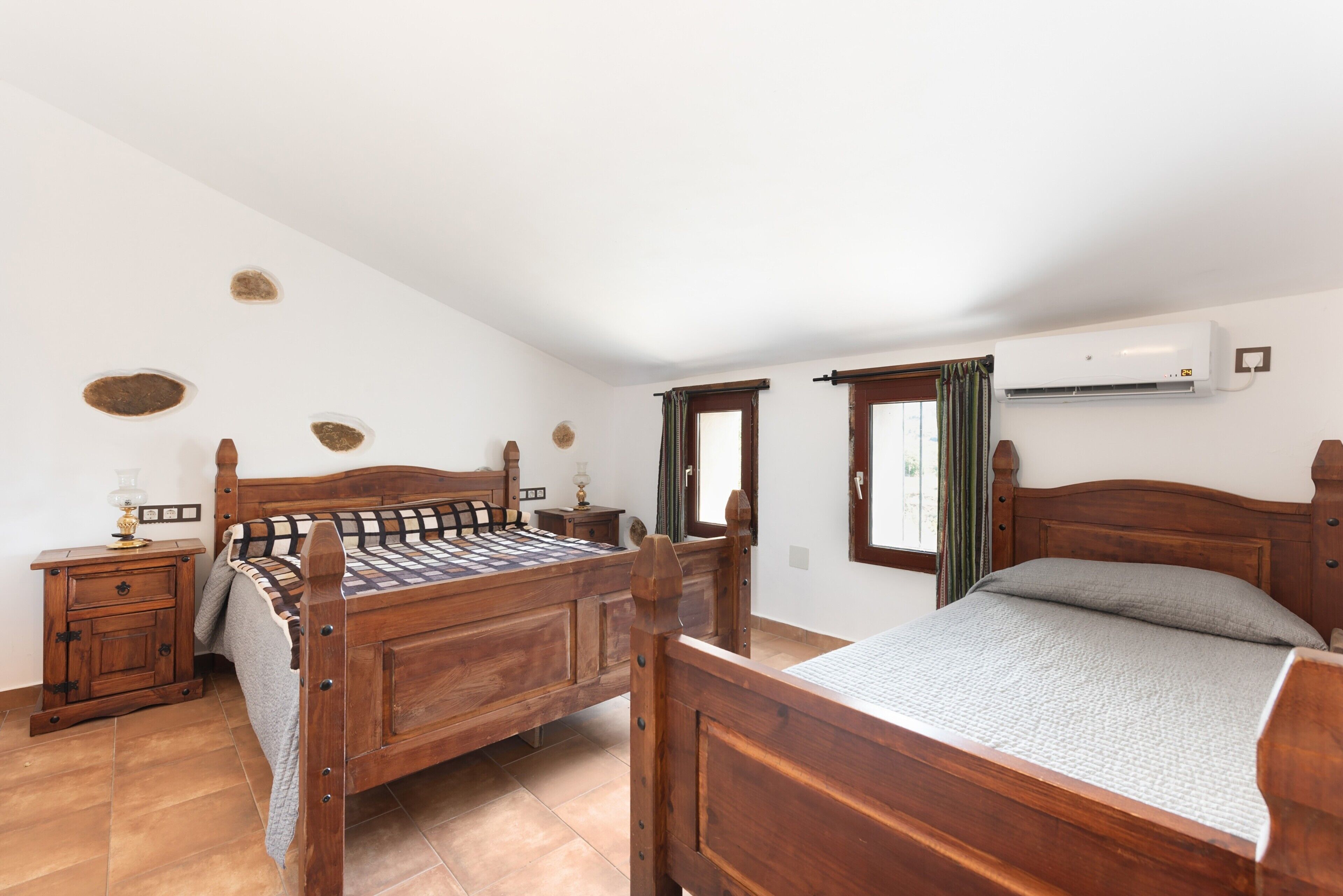 5 dormitorios, tabla de planchar con plancha, wifi gratis y ropa de cama