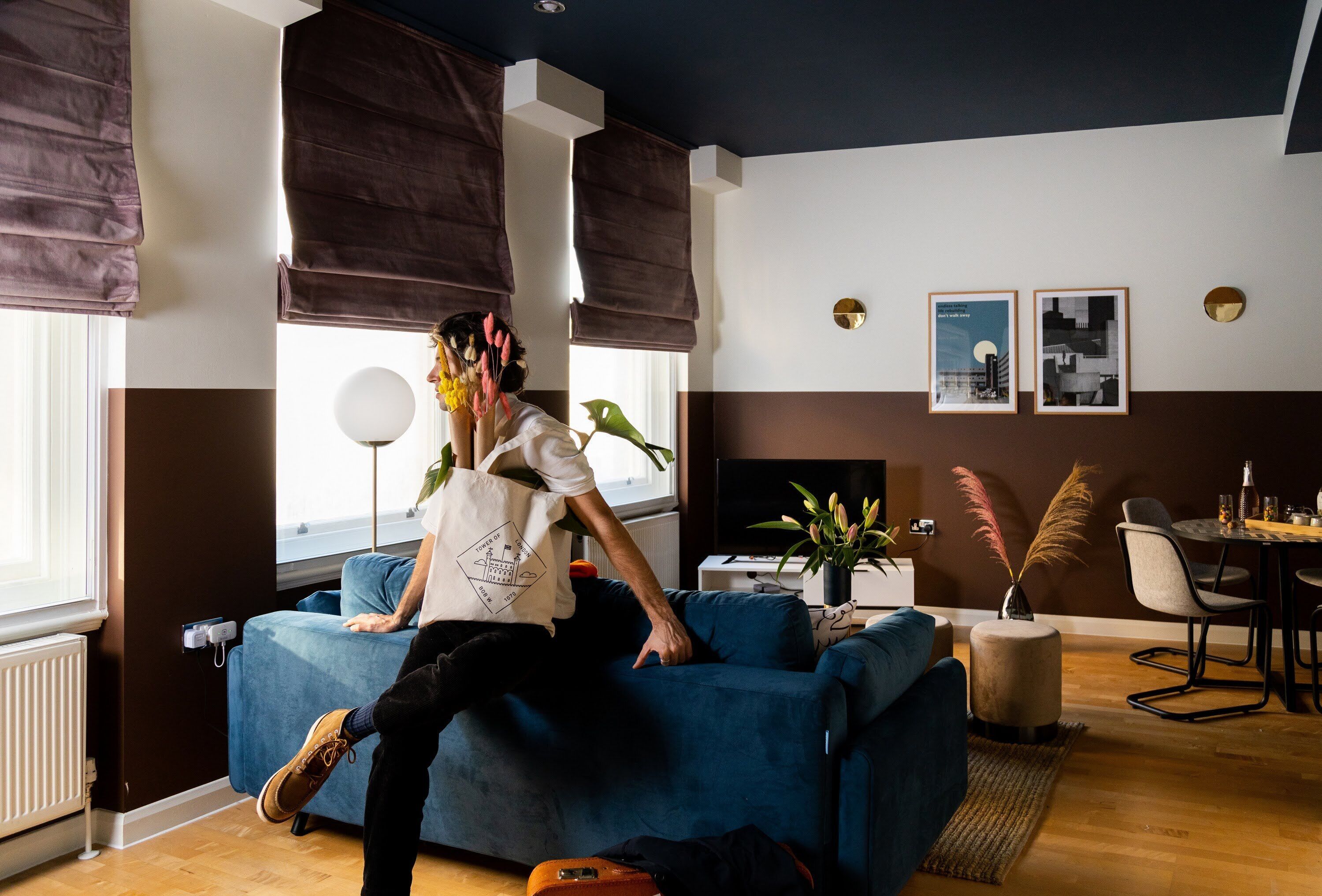 Deluxe-Studio | Wohnbereich | 40-Zoll-Smart-TV mit Digitalempfang, Fernseher, Videospielkonsole