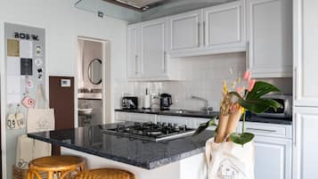 Studio Deluxe | Bếp riêng | Tủ lạnh, lò vi sóng, lò nướng, bếp nấu