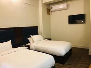 Deluxe Double or Twin Room | Iron/ironing board, free WiFi - Pearl City Hotel (Peshawar)