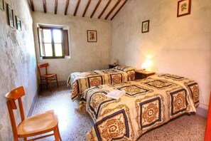 2 bedrooms, internet, bed sheets