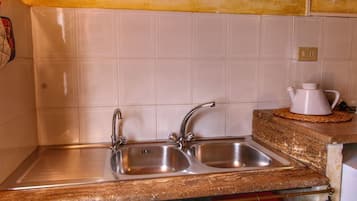 Forno, piano cottura, lavastoviglie, macchina per tè/caffè