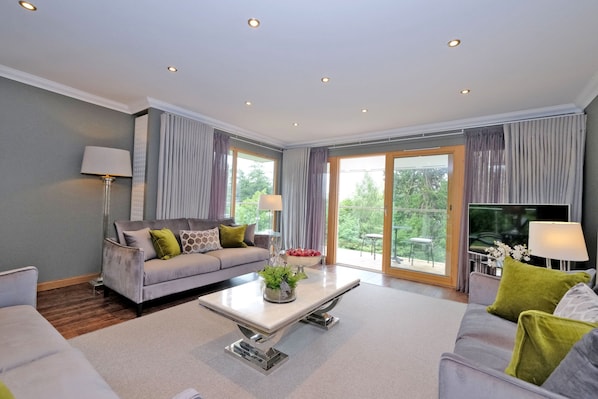 Comfort Apartment (3 Bedrooms) | Living area - Stunning Family Home in Cults, Aberdeen (Aberdeen)