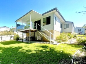 Exterior - Seaside Family Memories -  5 Bedrooms 2 Kitchens (Port Macquarie)