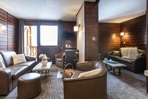 TV - Apartment in French Alps, Savoyard Charm (Val Thorens)