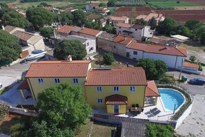 Exterior - Chic holiday home with pool , 2 km from the sea (Poreč)