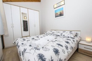 3 bedrooms, WiFi, bed sheets