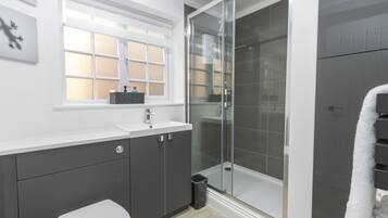 Apartment | Bathroom | Towels, soap, shampoo