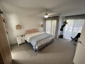 4 bedrooms, desk, travel cot, free WiFi - Entire House with Spa and 4 bedrooms (Torquay)