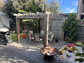 Outdoor dining - Entire House with Spa and 4 bedrooms (Torquay)