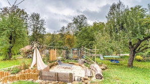 A rustic outdoor setting with a wooden deck, a hammock, and a swing. - Apartment in Marktrodach mit Sauna (Marktrodach)