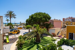 المنطقة المحيطة بالمنشأة